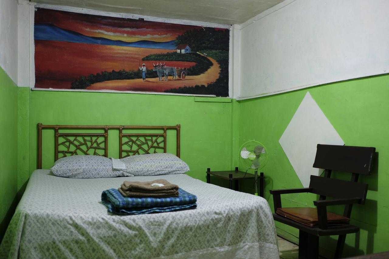 Hostal Del Este Santa Fe サンホセ エクステリア 写真