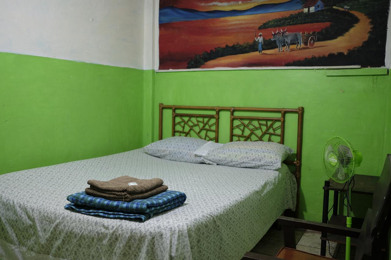 Hostal Del Este Santa Fe サンホセ エクステリア 写真